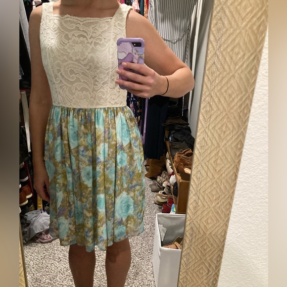 Spring Dress ✨2 for 10✨ - Picture 4 of 4